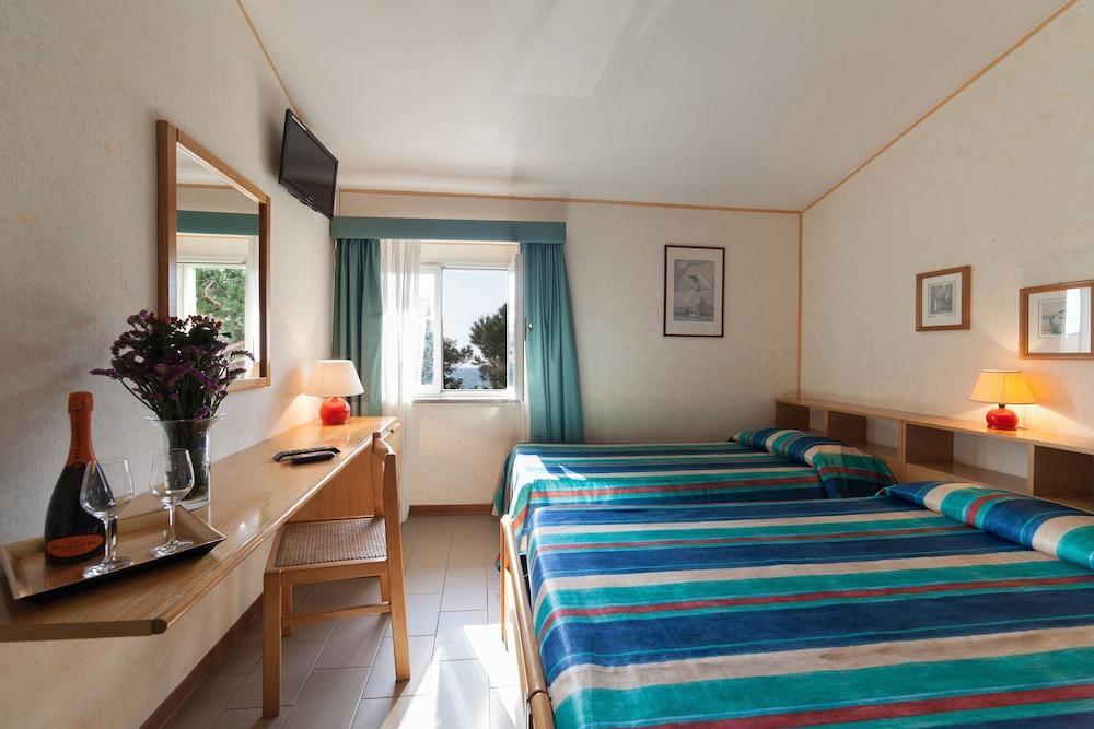 Hotel Villa Bolgheri 马里纳-迪卡斯塔涅托 外观 照片