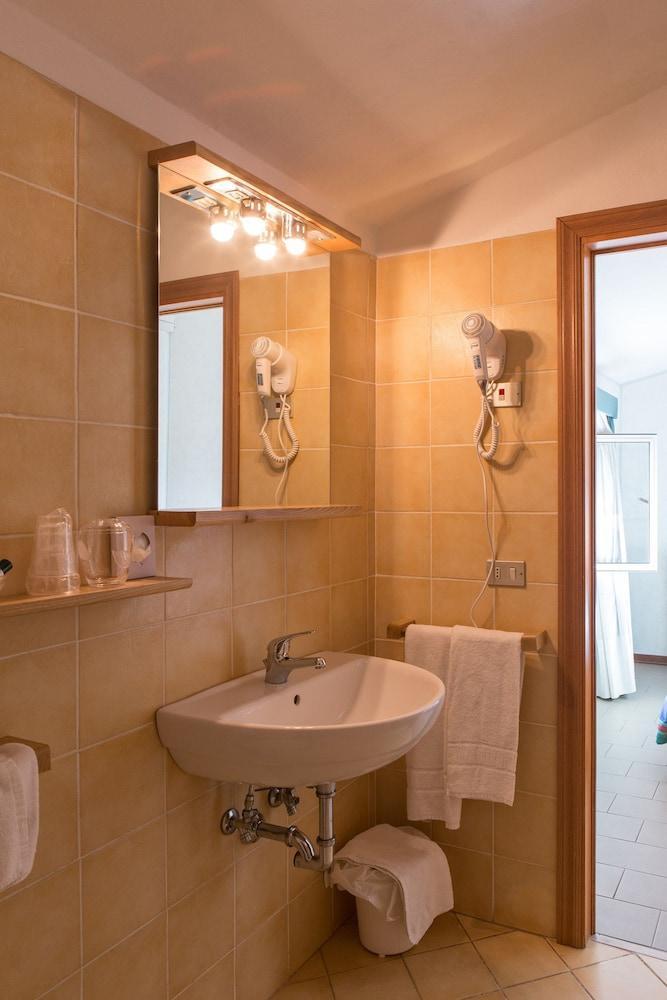 Hotel Villa Bolgheri 马里纳-迪卡斯塔涅托 外观 照片